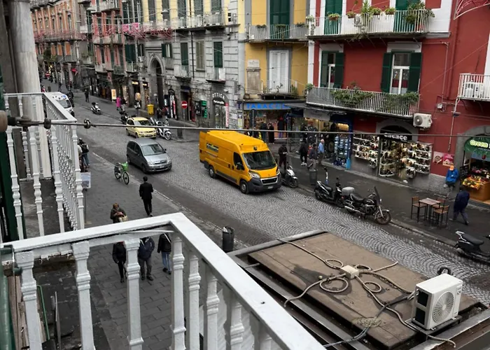 Maison Toledo 376 Неаполь